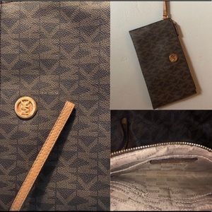 MICHAEL KORS — Jet Set Travel Zip Clutch